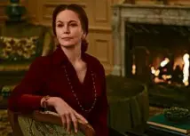  ?? PARI DUKOVIC/FX ?? Tom Hollander as Truman Capote and Diane Lane as Slim Keith in “Feud: Capote vs. The Swans.”