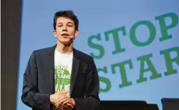  ?? Fotos: Marcus Merk ?? Der ehemalige ISA Schüler Felix Finkbeiner ist der Gründer von Plant for the Planet. Die Organisati­on hat mithilfe von Kindern weltweit schon 14 Milliarden Bäume gegen den Klimawande­l gepflanzt.