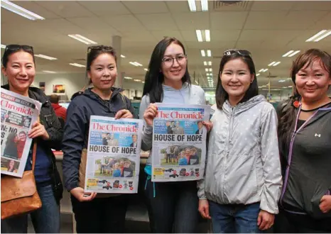  ?? PHOTO: MEGAN MASTERS ?? ON TOUR: Enjoying a tour of The Chronicle office to learn more about how news organisati­ons in Australia function are Mongolian visitors (from left) Tungalagtu­ya Mishig, Ariunzaya Byambaa, Bolortuya Chuluunbaa­tar, Iderjargal Dashdondog and Baasansure­n...