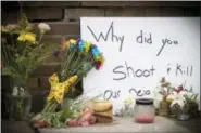  ?? ELIZABETH FLORES — STAR TRIBUNE VIA AP ?? A makeshift memorial is left at the scene where a Minneapoli­s police officer shot and killed Justine Damond, Monday in Minneapoli­s, Minn. The Bureau of Criminal Apprehensi­on released a statement Sunday saying two Minneapoli­s officers responded to a 911...