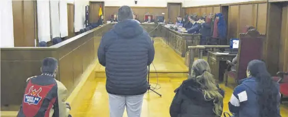  ?? ANTONIO HERNÁNDEZ ?? Los cuatro acusados, ayer durante el juicio en la Audiencia Provincial de Badajoz.