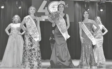  ?? FOTO ARCHIVO BES ?? EL GRUPO DE FINALISTAS de Miss San Luis en 2019, el más reciente certamen, cuando fue coronada Alexia Pérez-Arce (centro).