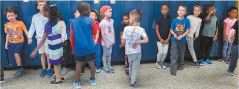  ?? JACQUES NADEAU LE DEVOIR ?? Le ministre de l’Éducation, Sébastien Proulx, défend la liberté de choisir l’école privée pour certains parents seulement, puisque tous les enfants n’y ont pas accès strictemen­t parce qu’ils ne sont pas nés au bon endroit, au bon moment et qu’ils n’ont...