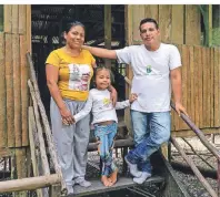  ??  ?? Ramiro und seine Familie heißen Gäste in ihrer Lodge willkommen.