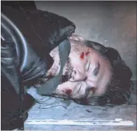  ??  ?? GRIM VIEWING Bloodied and gagged, Vinny Ashford lies dead