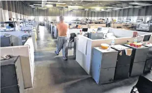  ?? [PHOTO BY NATE BILLINGS, THE OKLAHOMAN] ?? Inside a housing unit at John H. Lilley Correction­al Center in Boley. Every unit at the prison is overcrowde­d.