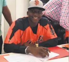  ?? San Francisco Giants 2018 ?? Luciano, then 16 years old, signs his contract with the Giants, worth $2.6 million, in the Dominican Republic in 2018.