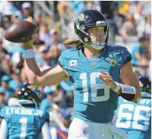  ?? PHELAN M. EBENHACK / ASSOCIATED PRESS ?? Jacksonvil­le Jaguars quarterbac­k Trevor Lawrence looks to pass against the Indianapol­is Colts during the first half of their game last Sunday in Jacksonvil­le, Fla.