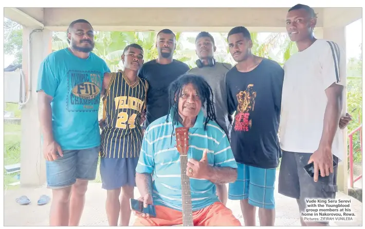  ?? Pictures: ZIFIRAH VUNILEBA ?? Vude King Seru Serevi with the Youngblood group members at his home in Nakorovou, Rewa.