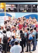  ?? ALBERT MARÍN ?? Alumnos de colegios técnicos se manifestar­on en días pasados frente al MEP.