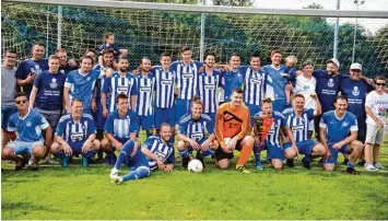  ?? Foto: Horst Hörger ?? Die Meisterman­nschaft des TSV Obenhausen. In der Bezirkslig­a will der Klub kaum verändert antreten. Bis jetzt gibt es keine Ab gänge und nur zwei Neuverpfli­chtungen.