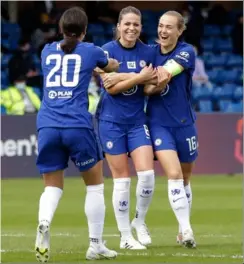  ??  ?? Mästarlage­t Chelseas Sam Kerr, Melanie Leupolz och Magdalena Eriksson.