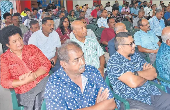  ?? Picture: REINAL CHAND Picture: REINAL CHAND ?? Sugarcane farmers attend a consultati­on at the Sugar Cane Growers Council Hall in Lautoka.
Left: Minister for Sugar Charan Jeath Singh speaks to farmers in Lautoka.