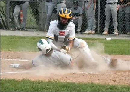  ?? MATTHEW B. MOWERY — MEDIANEWS GROUP ?? Clarkston catcher Payton O’Neil puts the tag on Lake Orion’s Travis Acker trying to score from second on a single in the fourth inning of Monday’s OAA Red game. Lake Orion won, 10-4, to stay in a second-place tie, a game out of first.