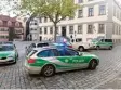  ?? Foto: AZ ?? Die Polizei beim Einsatz am Montag im Sozialamt.