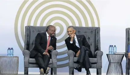  ?? /ALON SKUY ?? President Cyril Ramaphosa and former US president Barack Obama share a moment at the 16th Nelson Mandela Annual Lecture at the Wanderers Stadium in Johannesbu­rg.
