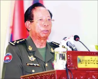  ?? HENG CHIVOAN ?? Minister of National Defence Tea Banh promotes and replaces 39 military officials.