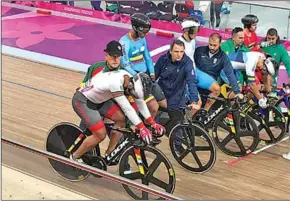  ??  ?? Jair Tjon En Fa heeft de finale bereikt op het onderdeel Keirin.
(Foto: VSJS)