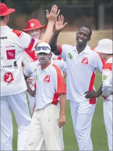  ?? Picture: PAUL CARRACHER ?? IN FORM: Homers bowler Mark Mbofana was impressive in his team’s A Grade match against West Wimmera, taking 5-35.