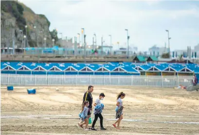  ?? Télam ?? Ni el clima ni la cantidad de visitantes hicieron honor a Mar del Plata.