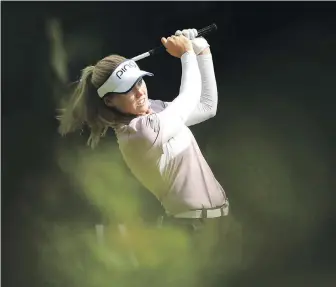  ?? STEVEN PASTON, THE ASSOCIATED PRESS ?? Canada’s Brooke Henderson keeps an eye on her tee shot on the 15th hole during the opening round of the Women’s British Open at Woburn Golf Club in Little Brickhill, England.