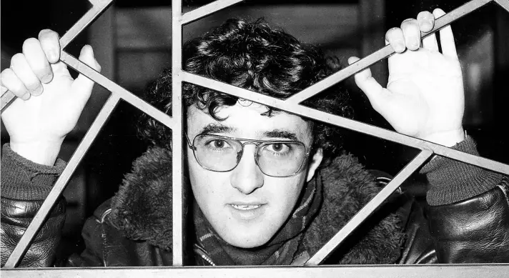  ??  ?? ► El nuevo título incluye El contorno del ojo, relato de 1980 cuando Roberto Bolaño vivía en Gerona, España.