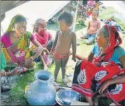  ?? PTI PHOT ?? A flood affected family takes shelter in a makeshift house at Goroimari village, Assam on Monday.