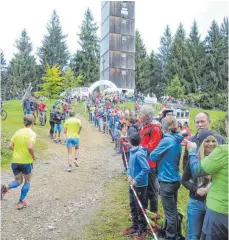  ?? FOTO: WALTER SCHMID ?? Die Läufer auf der letzten Etappe zum Ziel.