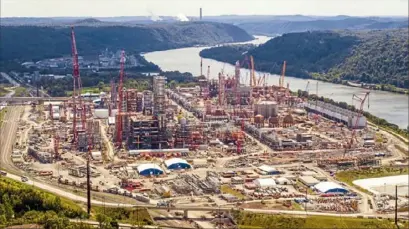  ?? Andrew Rush/Post-Gazette ?? The Pennsylvan­ia Shell ethylene cracker plant is seen under constructi­on Aug. 9 in Potter, Beaver County.