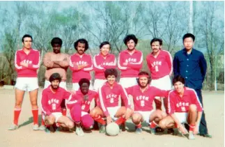  ??  ?? Los mejores años de Rovetta en China fueron mientras cursaba estudios en la Universida­d Tsinghua y formaba parte del equipo de fútbol.