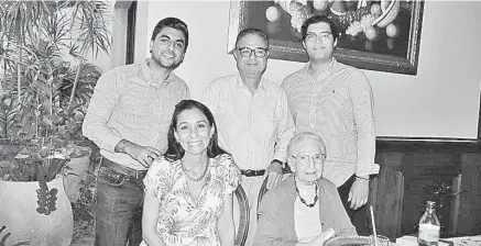  ??  ?? Carlos Delgado y familia
