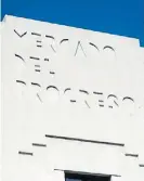  ??  ?? Mercado. El Art Déco tuvo múltiples manifestac­iones. El frente del Mercado del Progreso de Caballito (1889) muestra, desde los años 30, su nombre en letras de ese estilo. Rivadavia 5430.