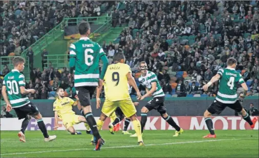  ??  ?? MAZAZO. El gol de Pedraza nada más comenzar el partido, en el minuto tres, dejó helado el estadio José Alvalade de Lisboa.
