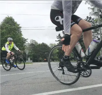  ?? ELLIOT FERGUSON ?? There are several variables to consider before reaching for your water during a lengthy ride.