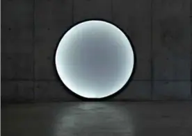  ??  ?? Collapsibl­e Moon by Japanese designer Kazuhiro Yamanaka for Pallucco