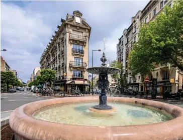  ??  ?? Succès. Encore abordable, Clamart – son bois, sa gare, sa future ligne 15 – ne cesse d’attirer les Parisiens en mal d’espace.