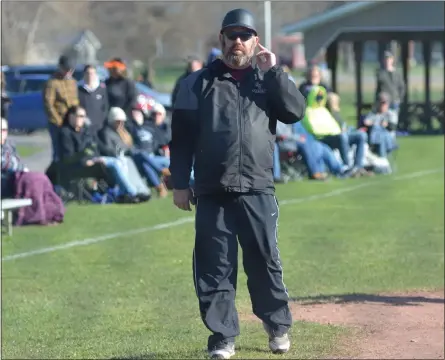  ?? MEDIANEWS GROUP ?? Chris Peto secures 300wins during SV’S contest against Brookfield.