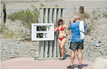  ?? AFP ?? Mitte Juni maß man im Death Valley (USA) 54 Grad Celsius. Auf der Temperatur­skala Fahrenheit (F) sind das 129 Grad. Es kann dort sogar noch heißer werden.