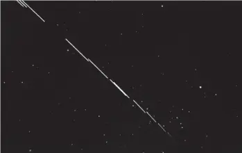  ?? (ISTREAM) ?? Des satellites Starlink visibles dans le ciel hongrois en novembre 2019.