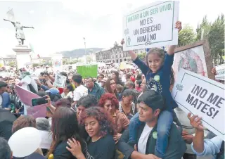  ??  ?? De acuerdo con los organizado­res, los manifestan­tes provenían de al menos 10 municipios mexiquense­s.