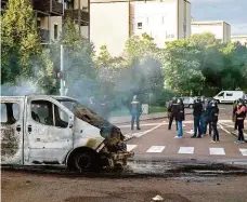  ?? Foto: Profimedia ?? Blízký východ? Ne. Francie V ulicích Dijonu se odehrává bitva mezi Čečenci a gangem ze severní Afriky. Lidé viní policii, že je nechrání.