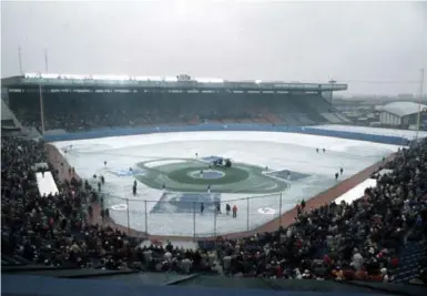  ?? DICK LOEK/TORONTO STAR ARCHIVES ?? April 7, 1977, is a famous date in Toronto sports history: the first Blue Jays home opener, which took place on a snow-covered field. In this photo, the Toronto Maple Leafs’ Zamboni squeegees the infield prior to the first pitch.