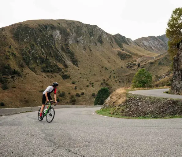  ??  ?? Above: Luz Ardiden boasts 25 hairpins, compared to a rather paltry 21 on Alpe d’huez