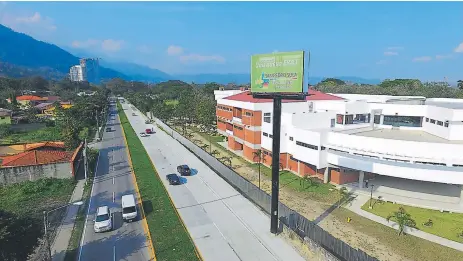  ?? FOTO: YOSEPHAMAY­A ?? LABOR. Así luce el nuevo bulevar entre el circuito norte y el hospital Mario Rivas. Costó 6 millones de lempiras