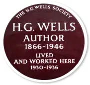  ??  ?? Plaque marking HG Wells’s Baker Street home