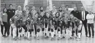  ??  ?? Le CA, une longue histoire en volley-ball. Souayah, soutenu par H. Bousbii, a réussi avec les féminines à revenir en Nationale A