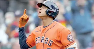  ?? FE ?? Jeremy Peña señala al cielo en agradecimi­ento a su octavo jonrón con los Astros.