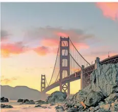  ?? ?? Blickfang von jeder Seite aus: die Golden Gate Bridge, die 1995 zu einem der modernen Weltwunder erklärt wurde.