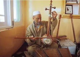  ?? — AFP ?? Sufi music teacher, Muhammad Yaqoob Sheikh (above), instructs his students (below) on the nuances of Sufi music, on the outskirts of Srinagar