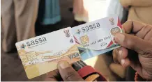 ?? SIMPHIWE MBOKAZI African News Agency/ANA ?? THE new Sassa card, left, and the old one.|